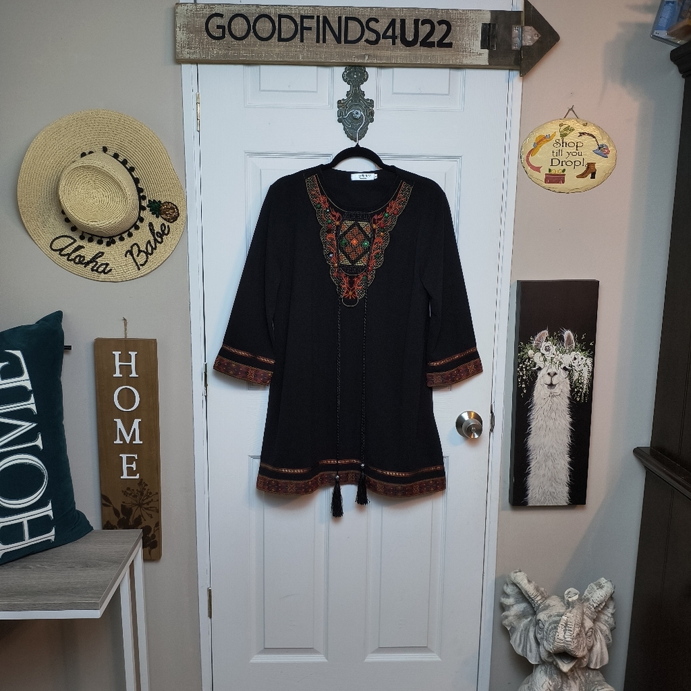 Liang yi Fang Black Boho Embroidered Tunic Top   3/4 Sleeve